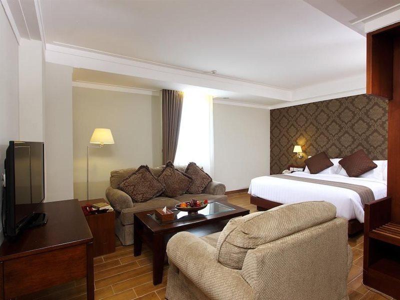 Aziza Syariah Hotel Solo By Horison Exterior photo