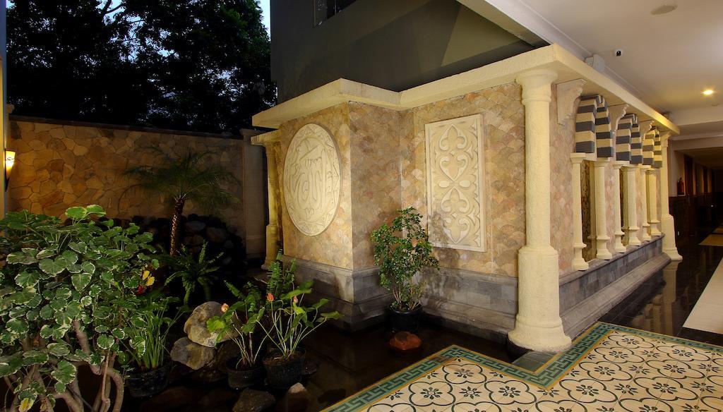 Aziza Syariah Hotel Solo By Horison Exterior photo