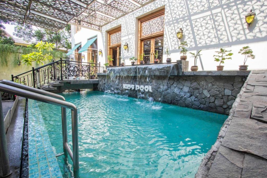 Aziza Syariah Hotel Solo By Horison Exterior photo